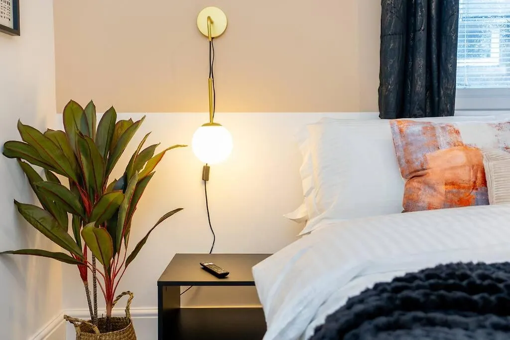 Boutique West-End Living With Bicocca Stays Aberdeen
